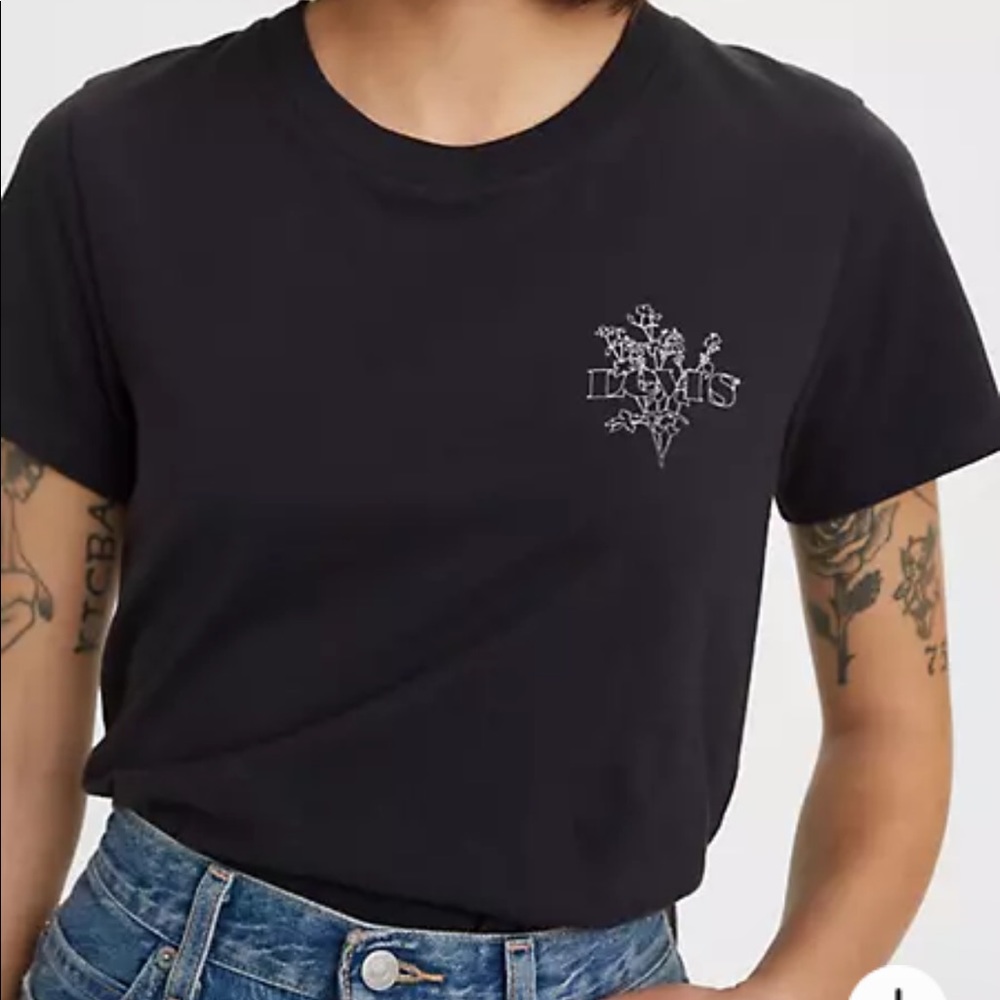 Black Levi Tee 🍄◾️